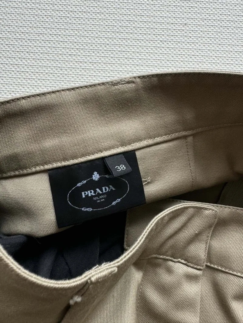 EyeCatching Prada Short Pants 166309