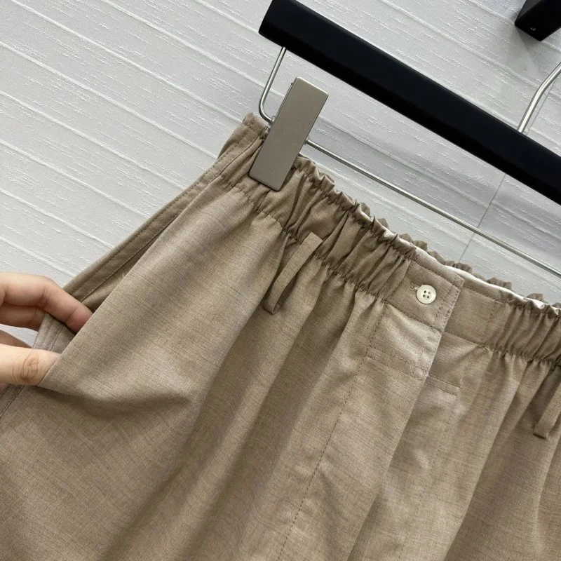 WellDesigned Prada Short Pants 166305