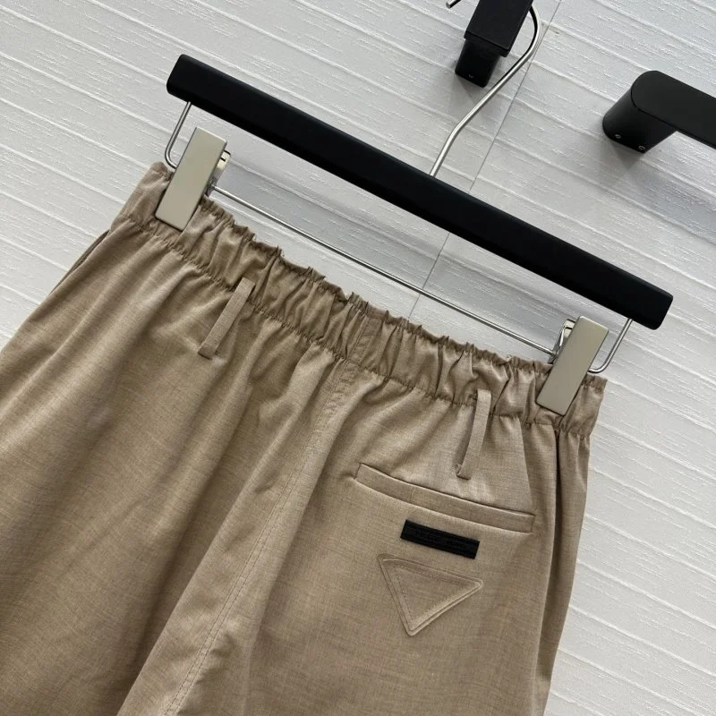 WellDesigned Prada Short Pants 166305