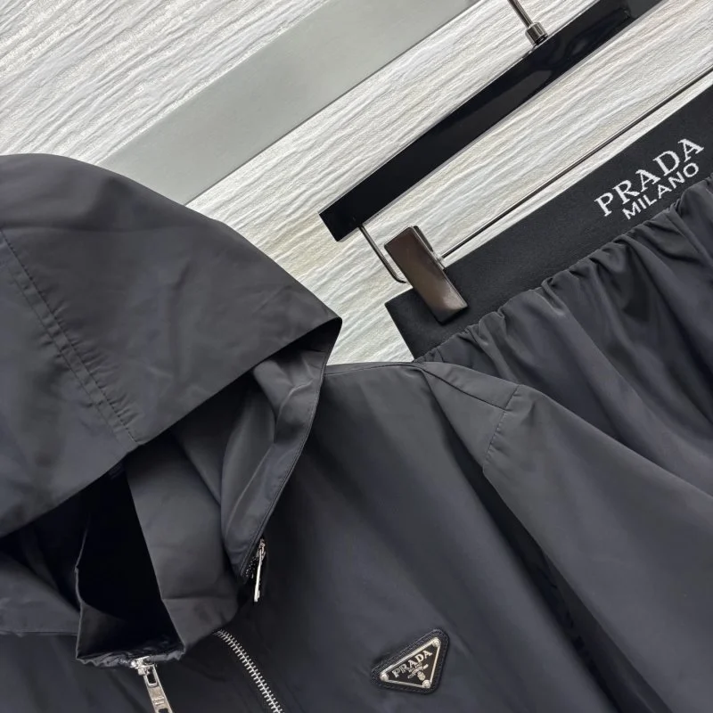 Flexible Prada Short Suits 166110