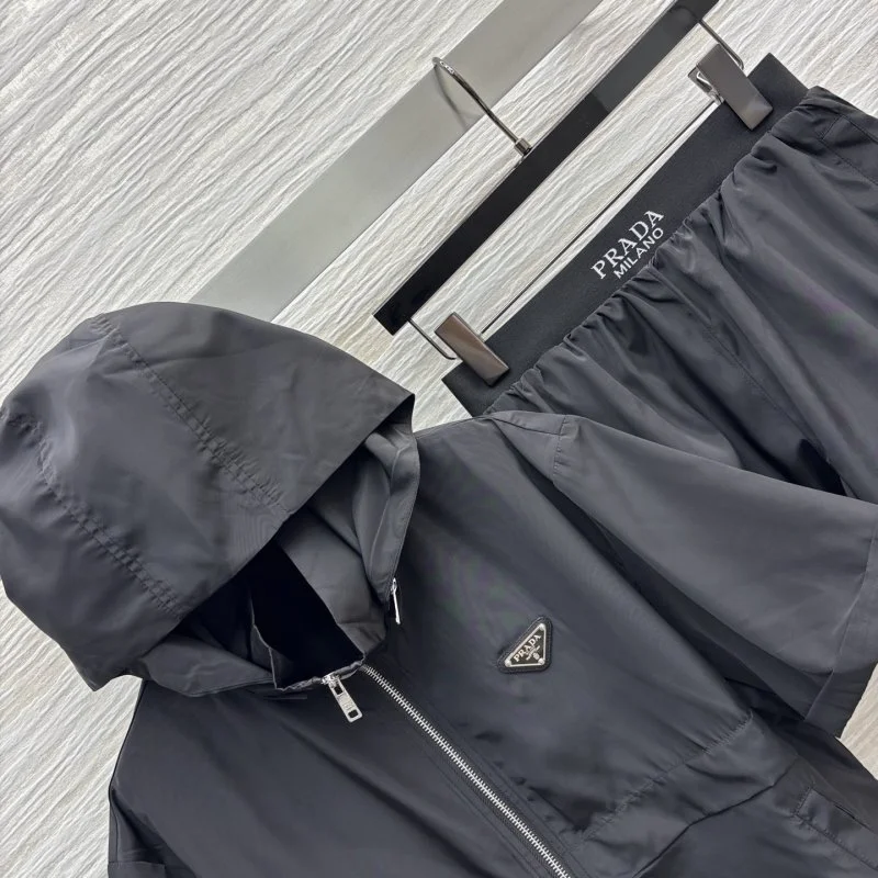 Flexible Prada Short Suits 166110
