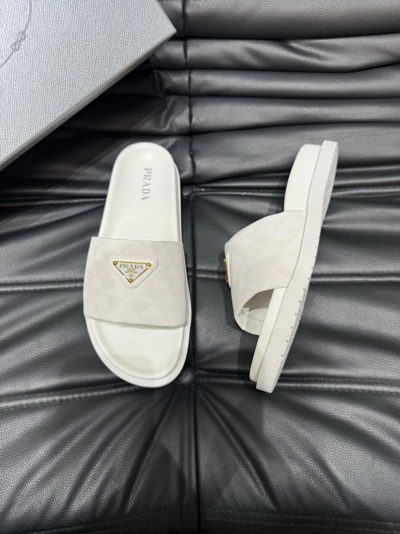 EyeCatching Prada Slippers 33607