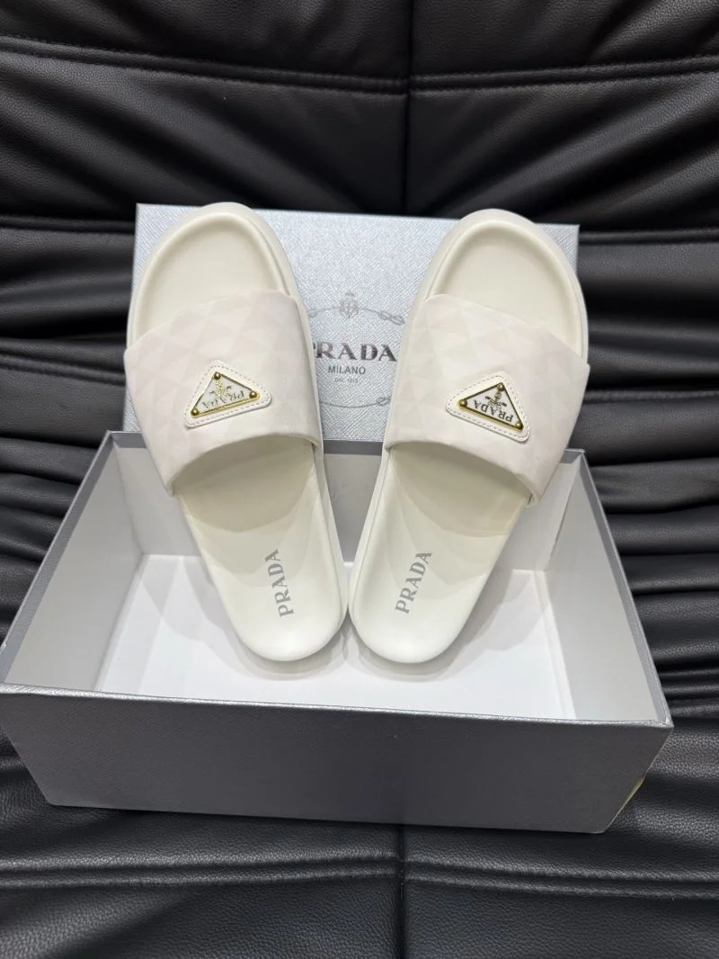 EyeCatching Prada Slippers 33607