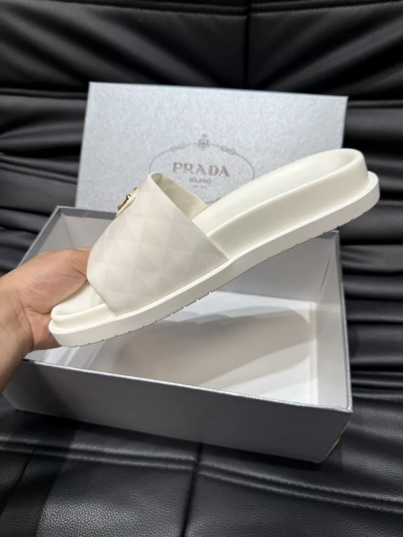 EyeCatching Prada Slippers 33607