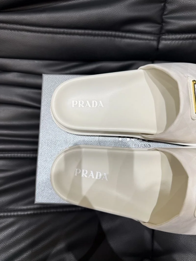 EyeCatching Prada Slippers 33607
