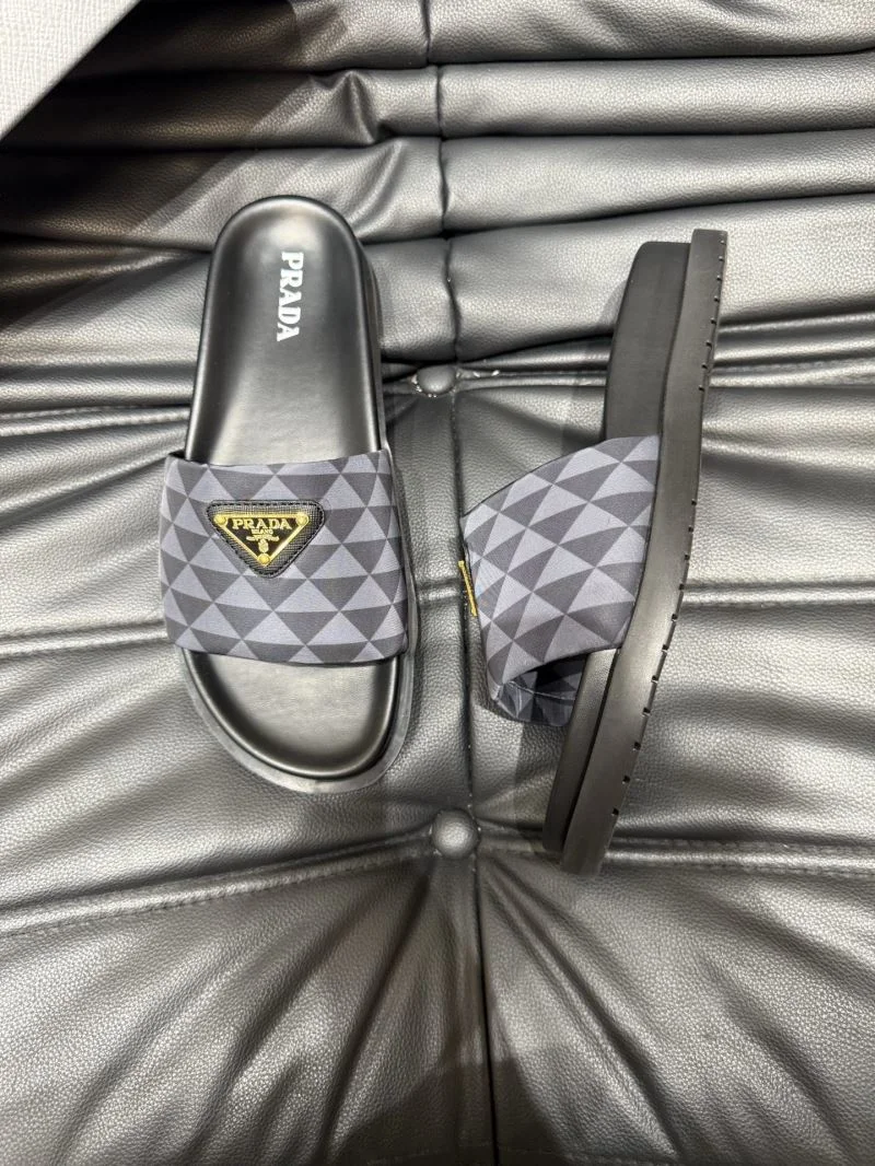 Prada Slippers Lightweight 33606