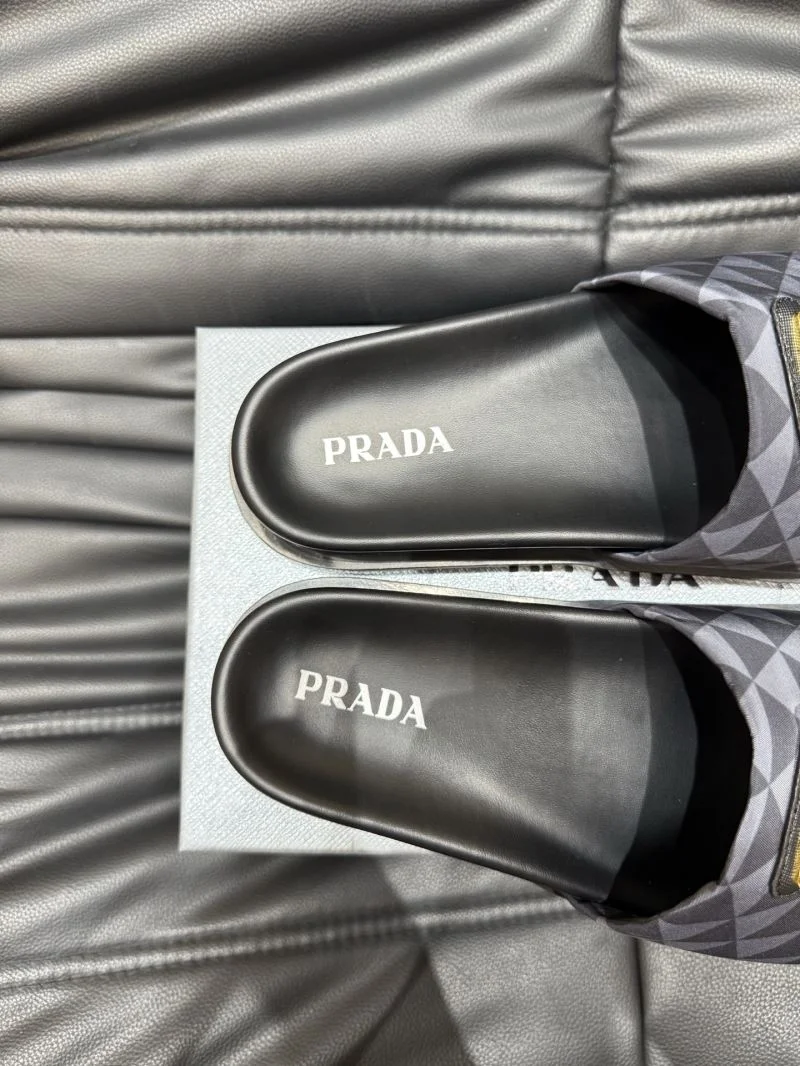 Prada Slippers Lightweight 33606
