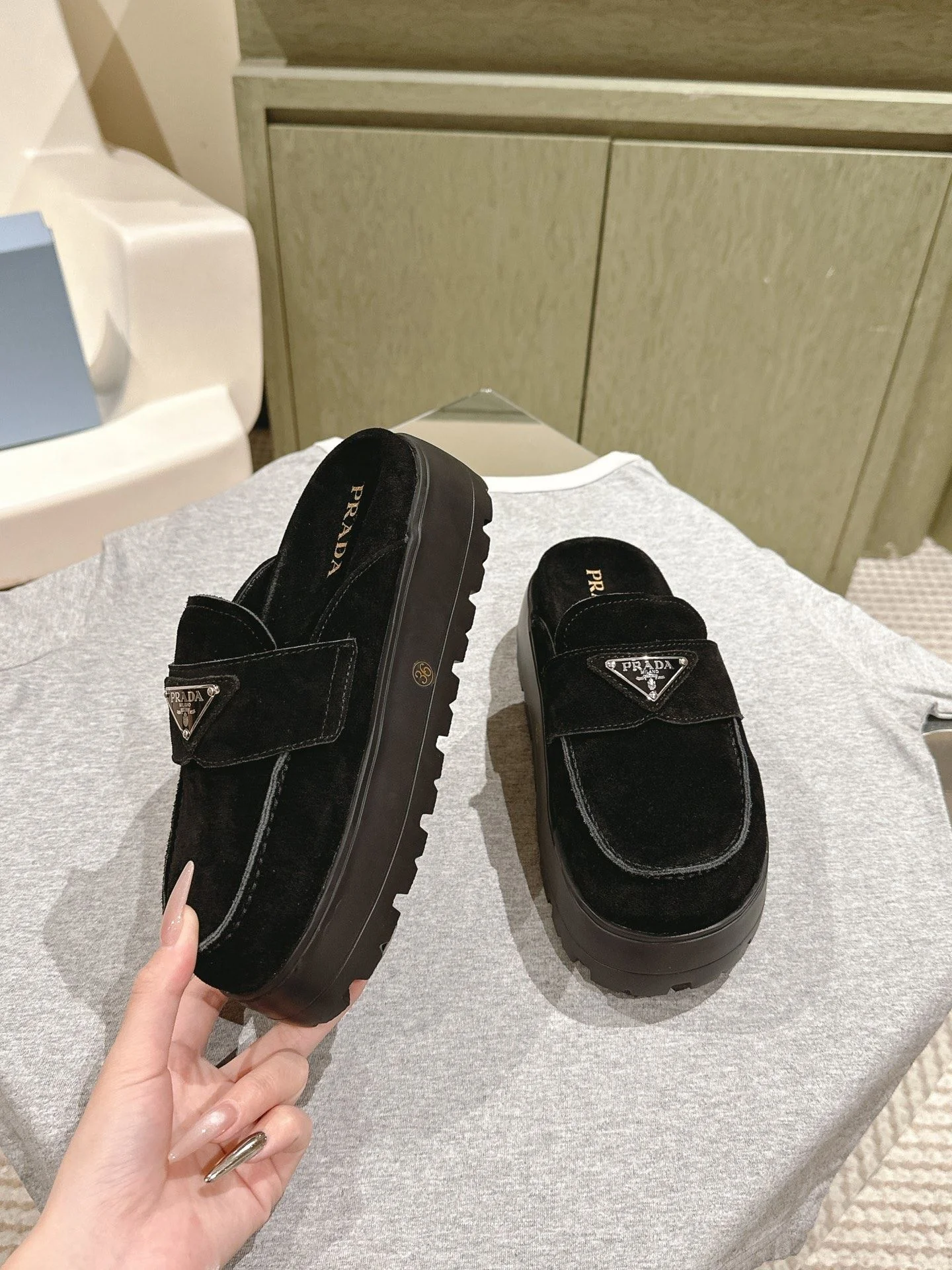 Prada Slippers Unique 34304