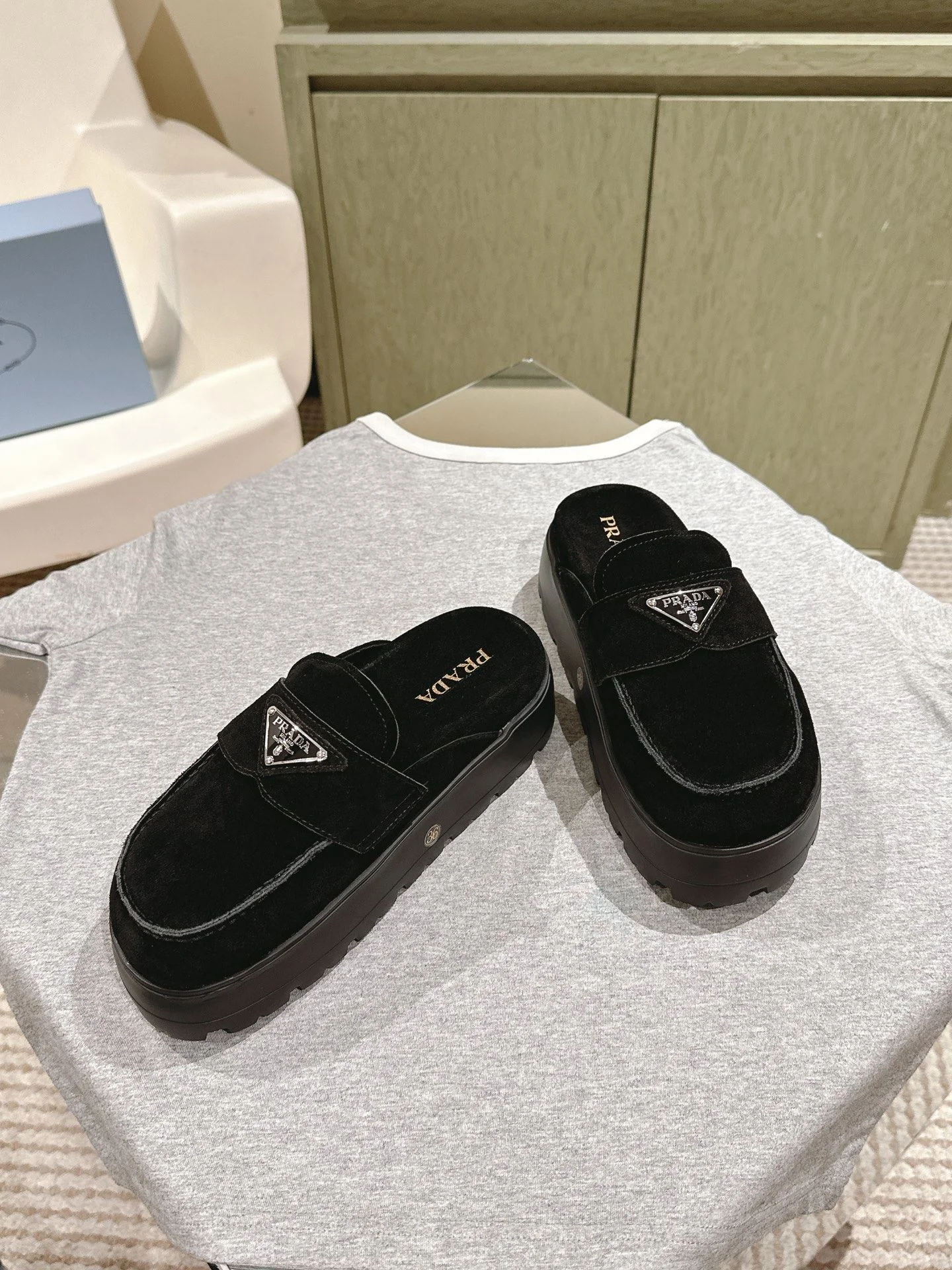 Prada Slippers Unique 34304