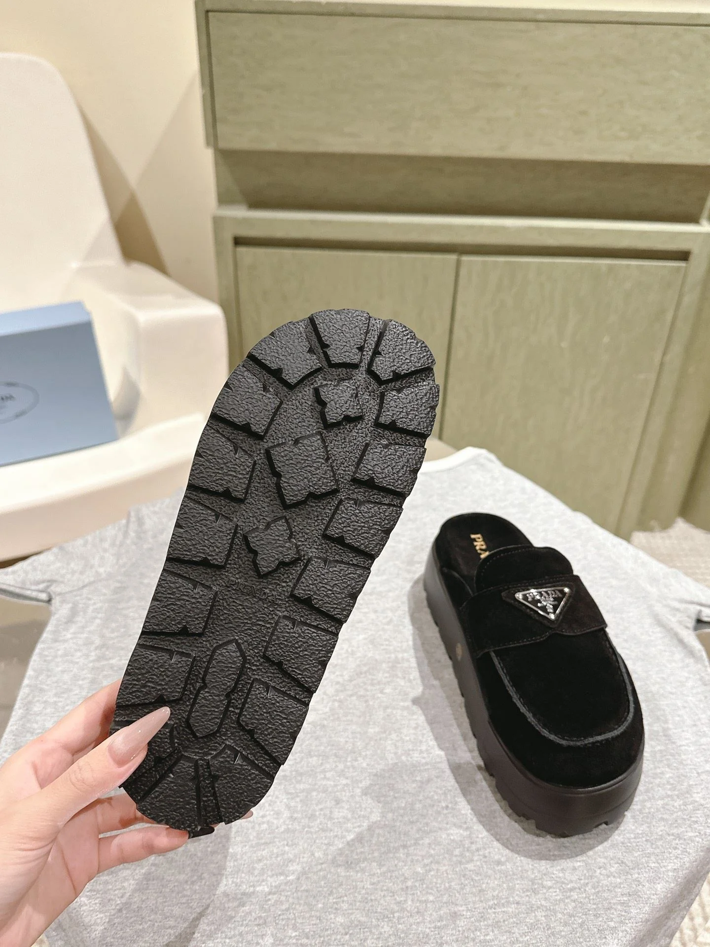 Prada Slippers Unique 34304