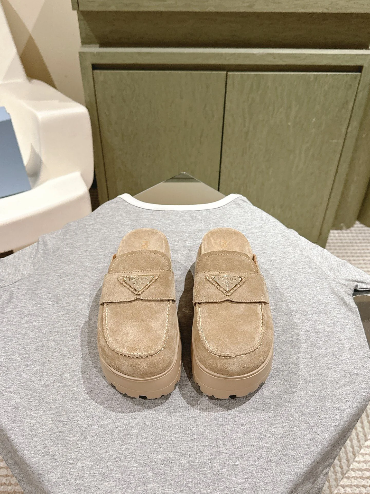 EyeCatching Prada Slippers 34285