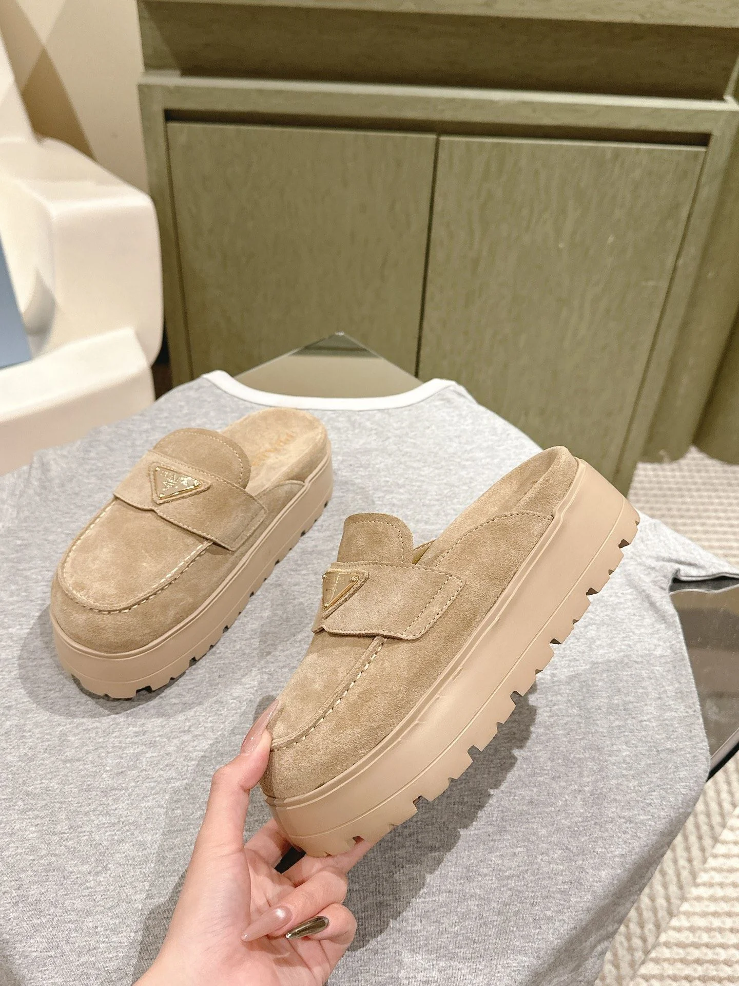 EyeCatching Prada Slippers 34285