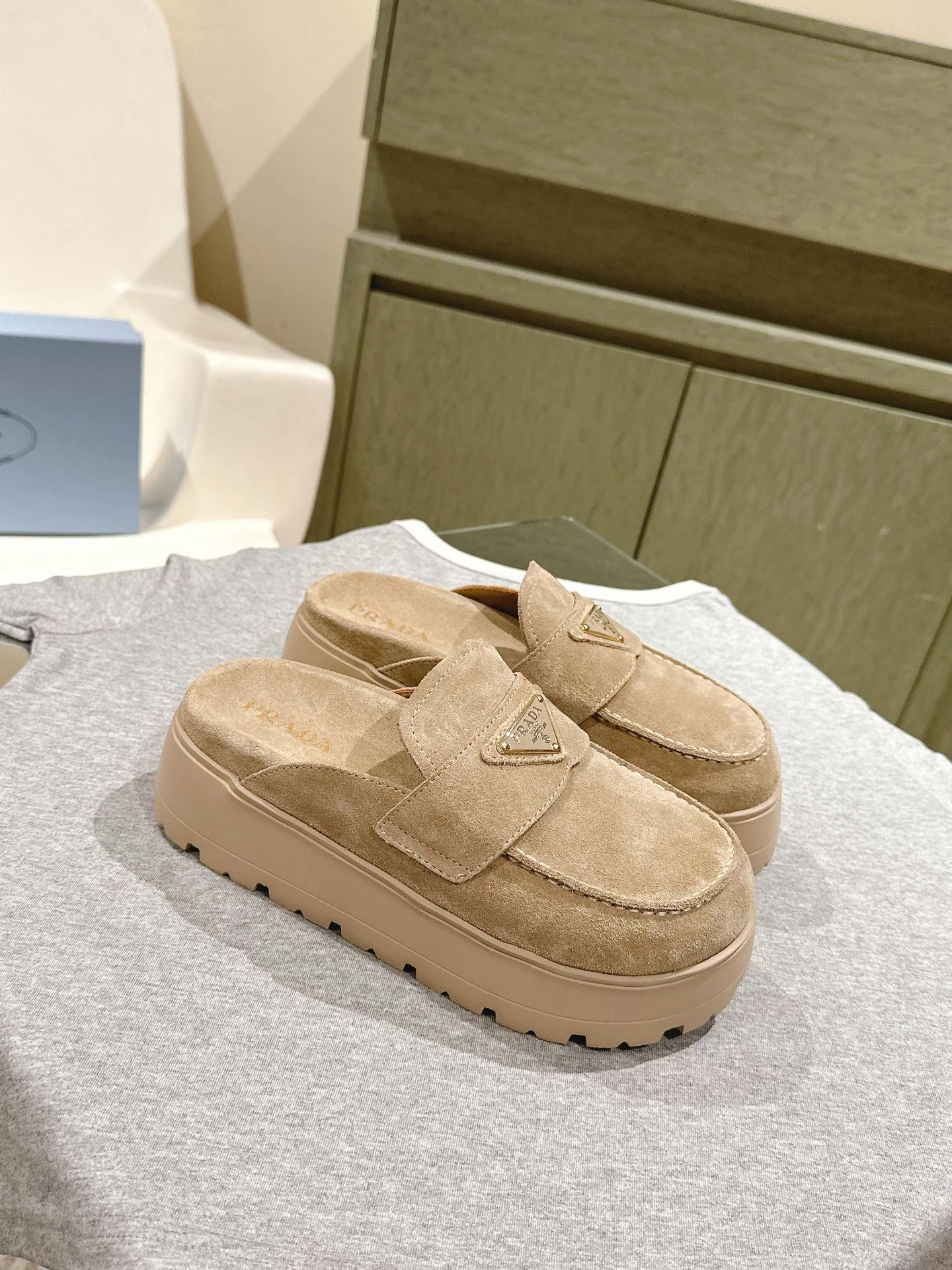 EyeCatching Prada Slippers 34285