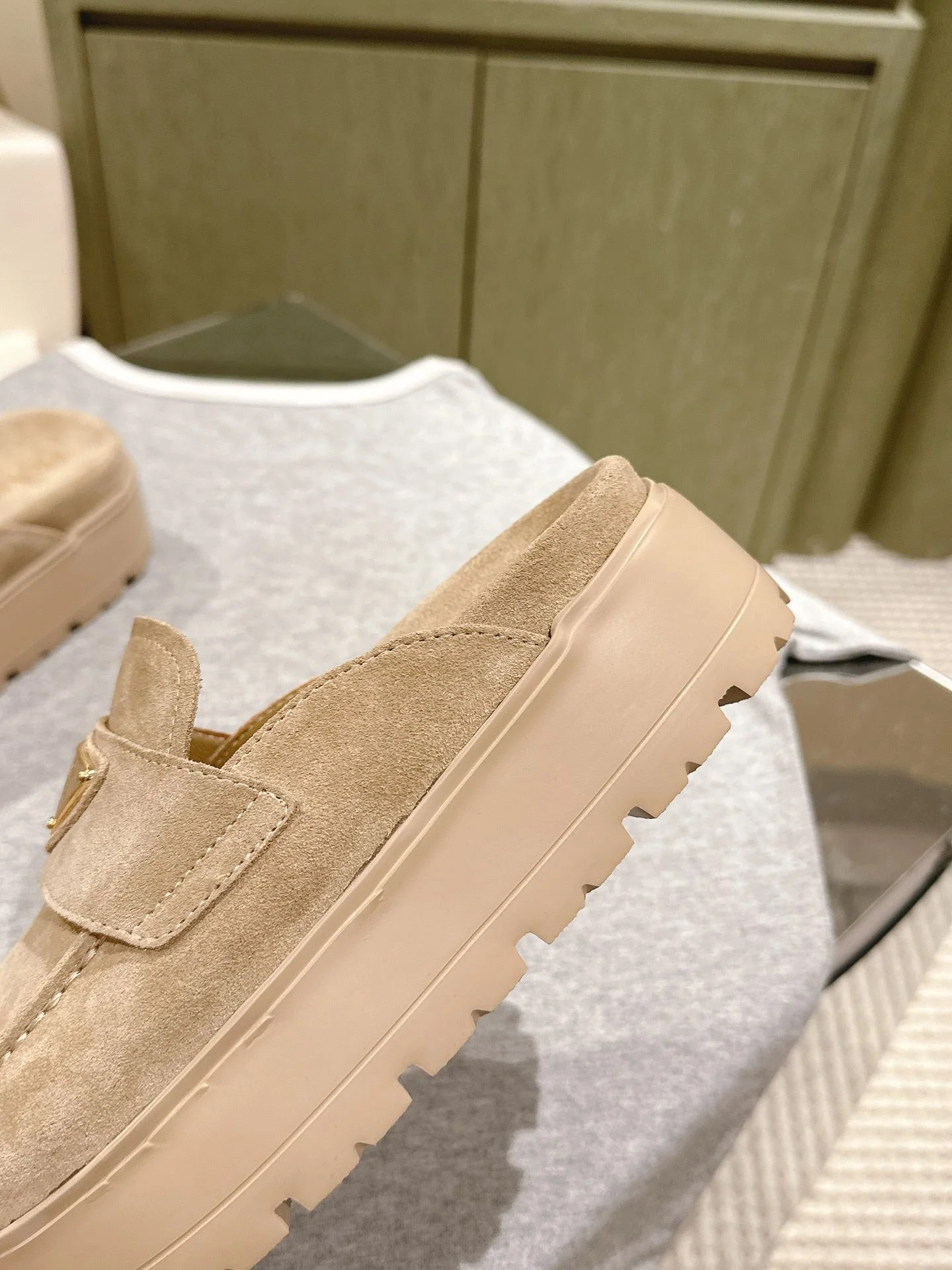EyeCatching Prada Slippers 34285
