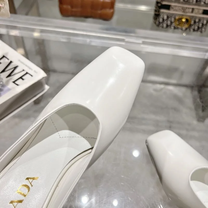 Prada Slippers Elegant 34949