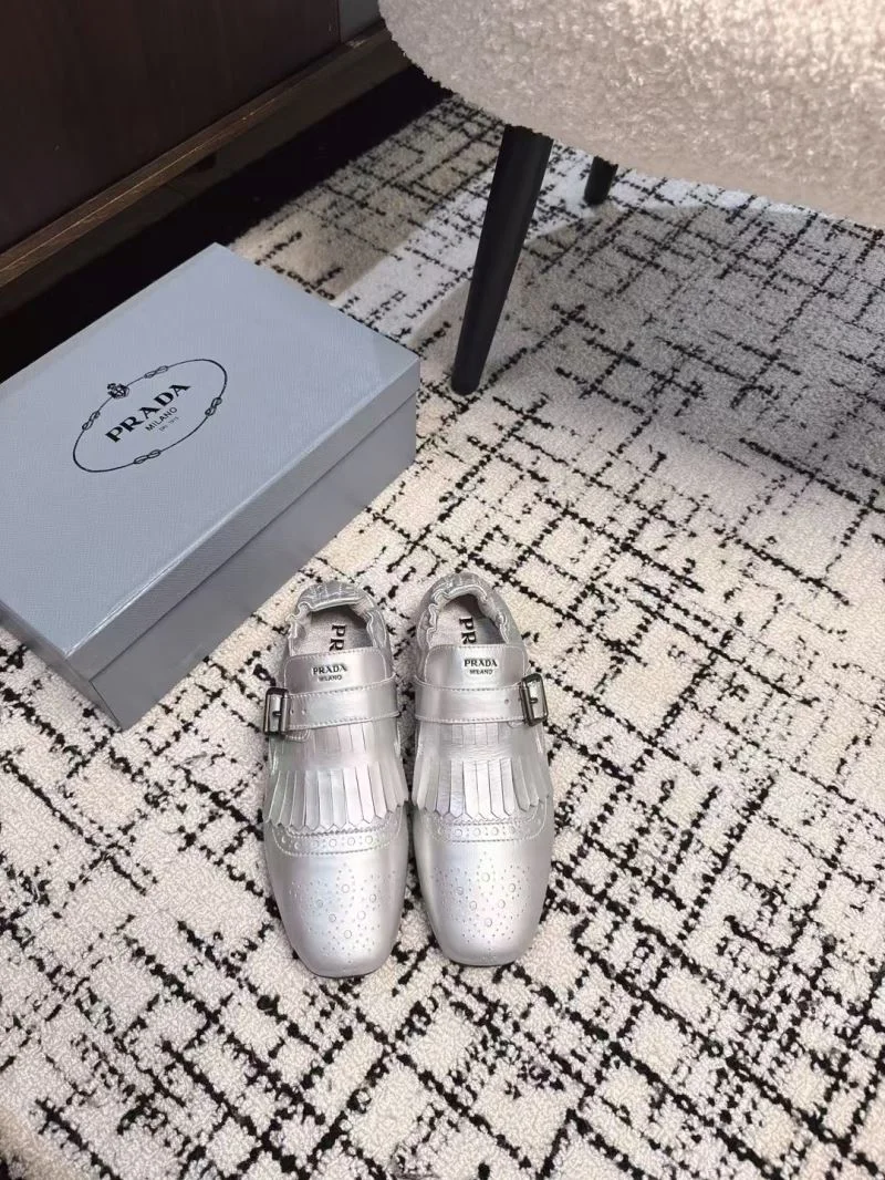 UrbanStyle Prada Slippers 34900