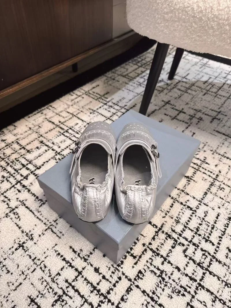 UrbanStyle Prada Slippers 34900