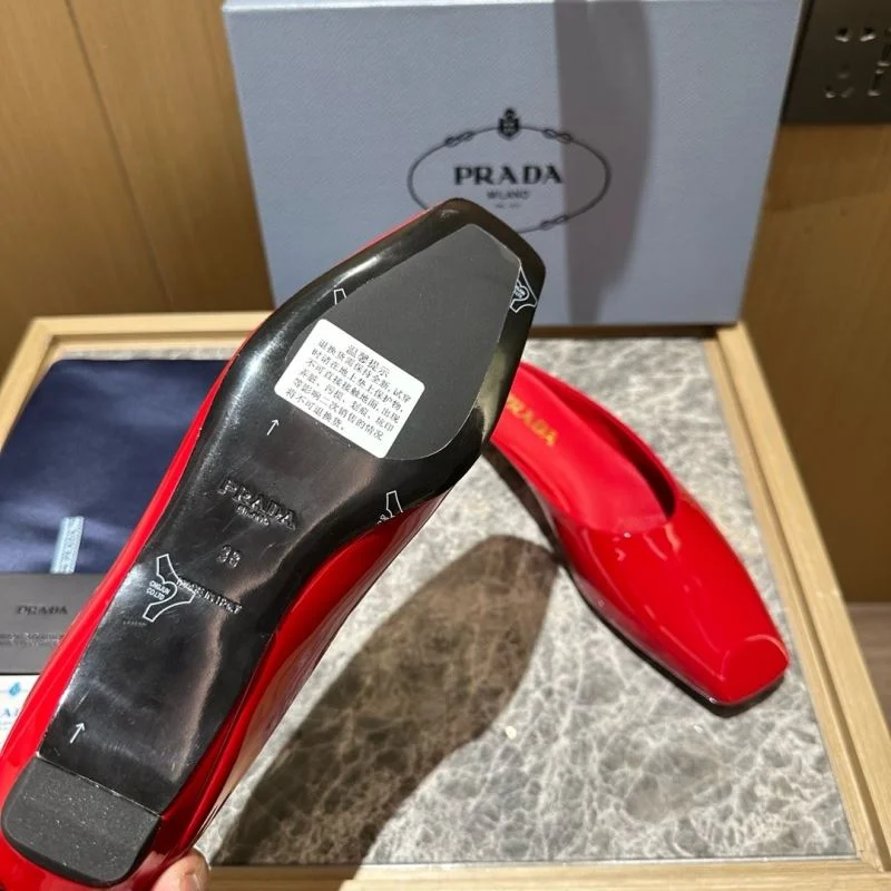 Trendsetting Prada Slippers 34608