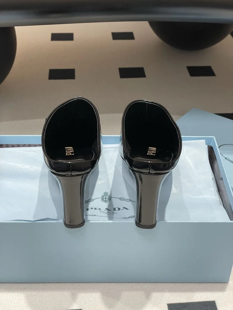 Versatile Prada Slippers 34586