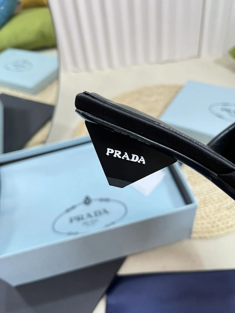 Prada Slippers Versatile 34503