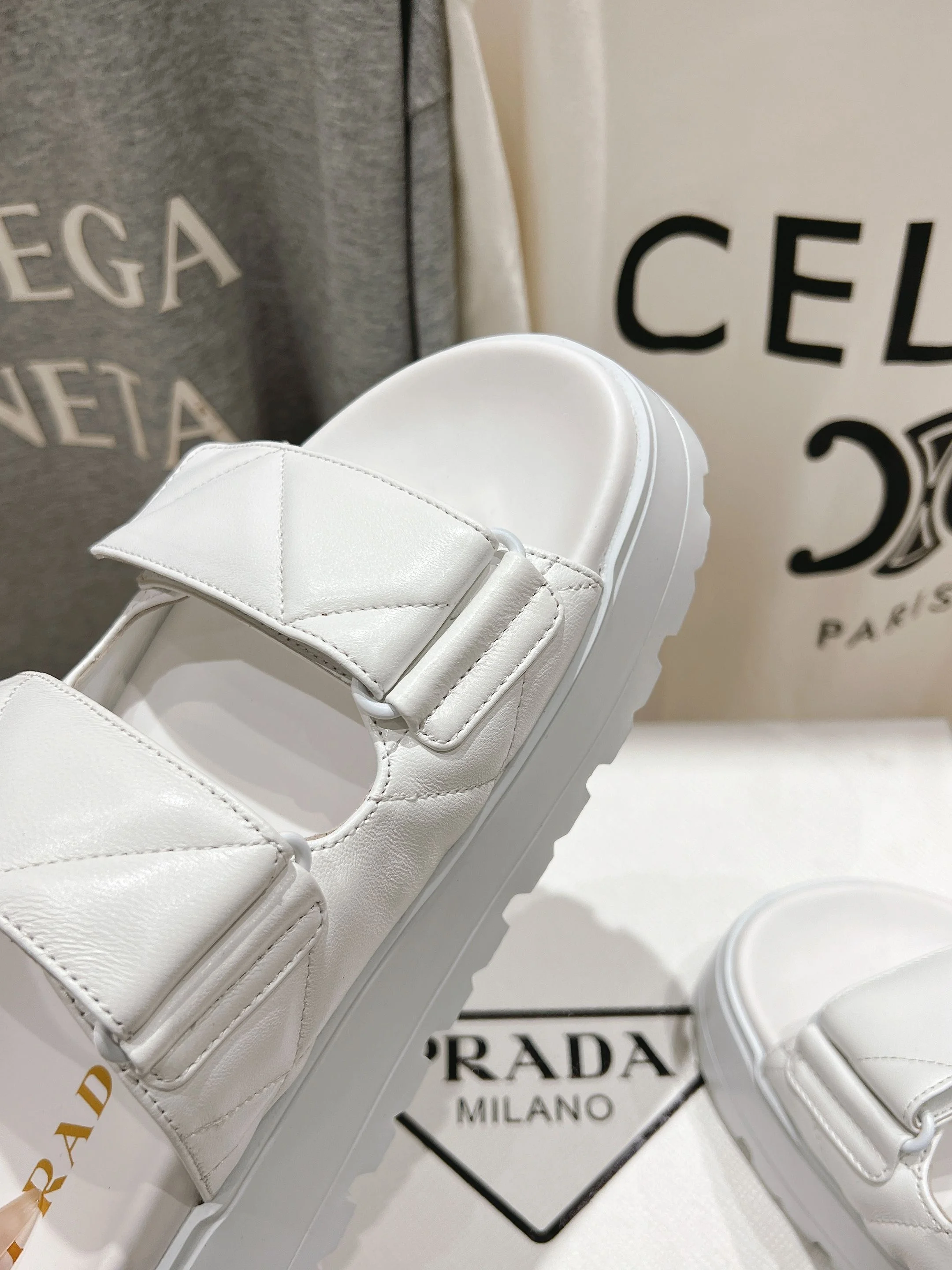 Prada Slippers Sleek 34068