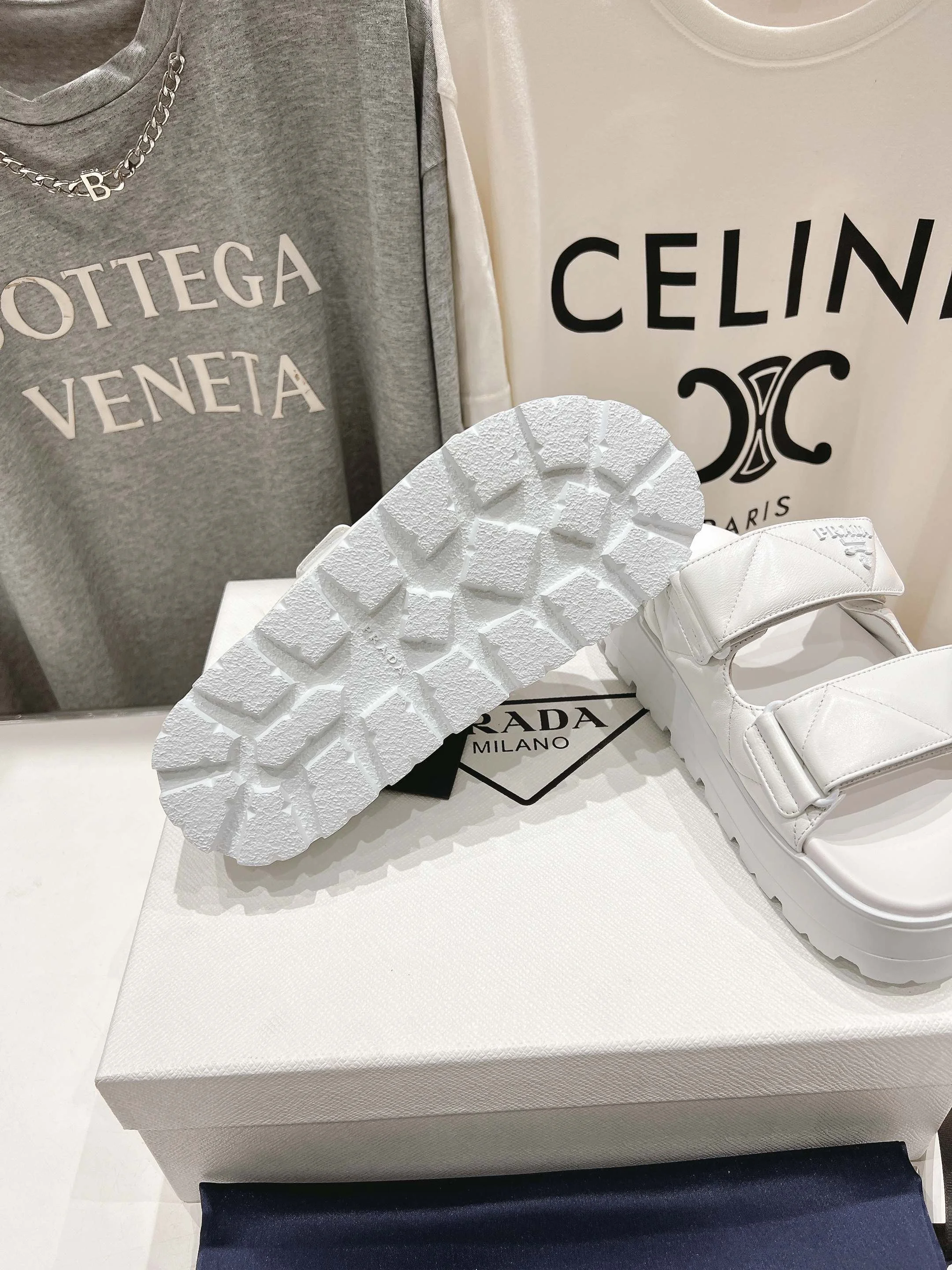 Prada Slippers Sleek 34068