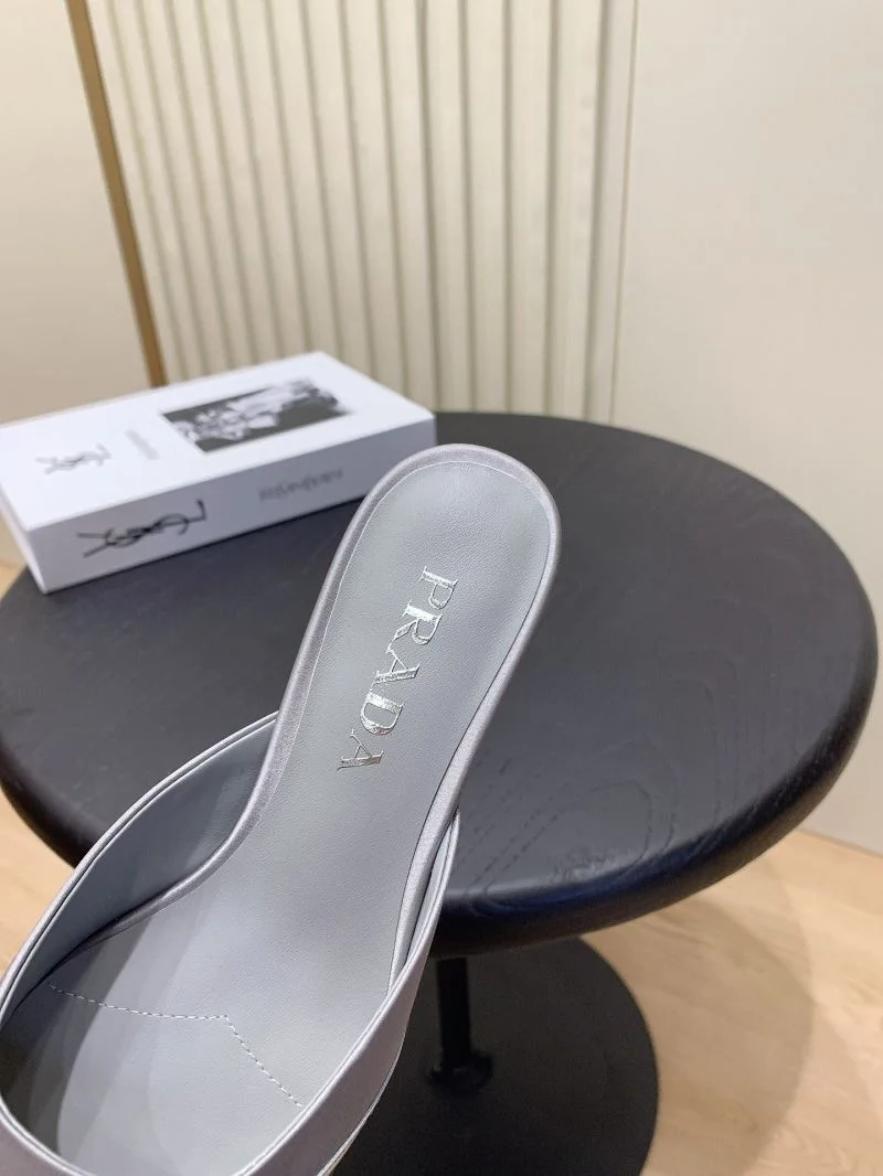Prada Slippers Lightweight 34053