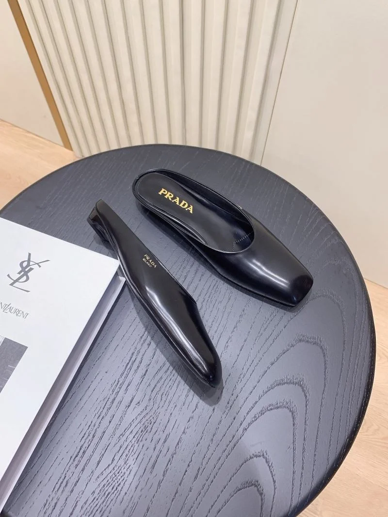 Sleek Prada Slippers 34040