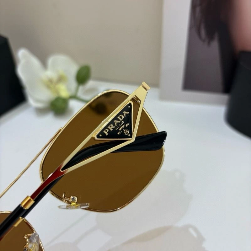 Snug Prada Sunglasses 281956