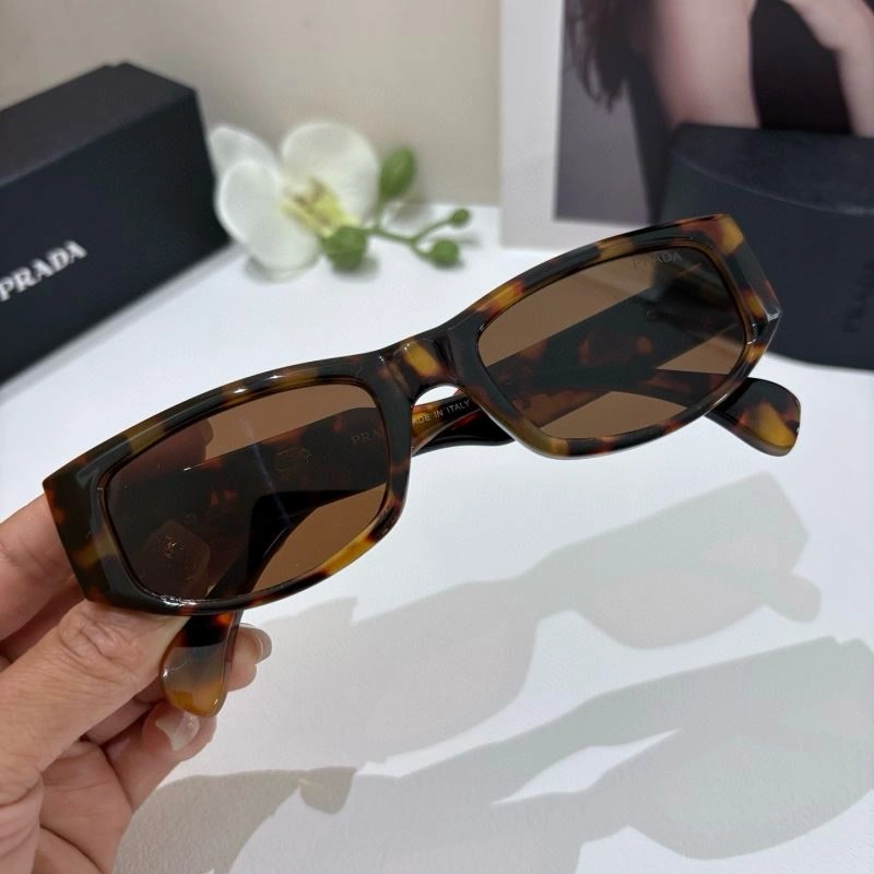 Effortless Prada Sunglasses 281916