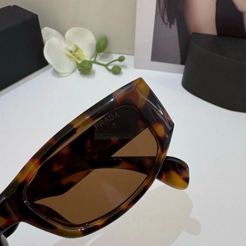 Effortless Prada Sunglasses 281916