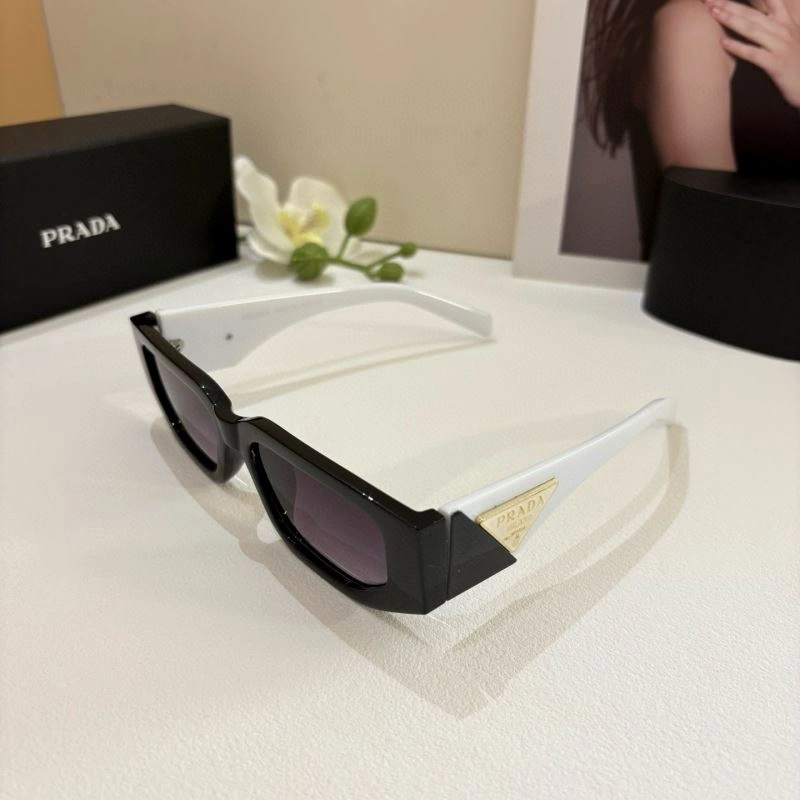 Vibrant Prada Sunglasses 281906