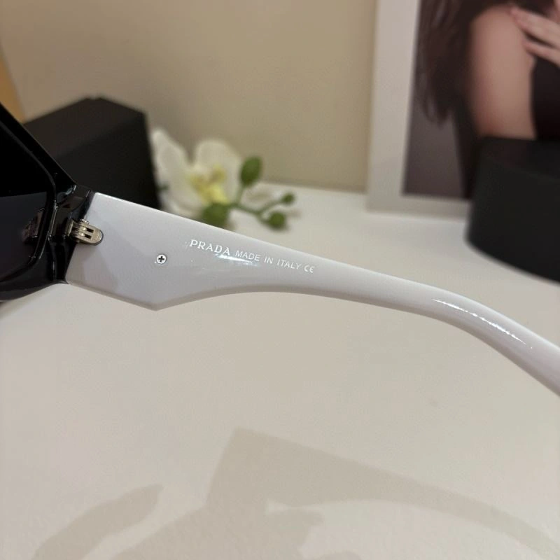 Vibrant Prada Sunglasses 281906