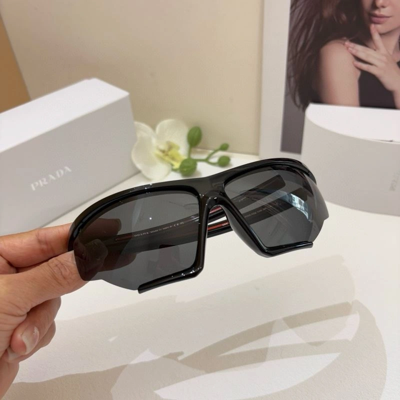 Effortless Prada Sunglasses 281854