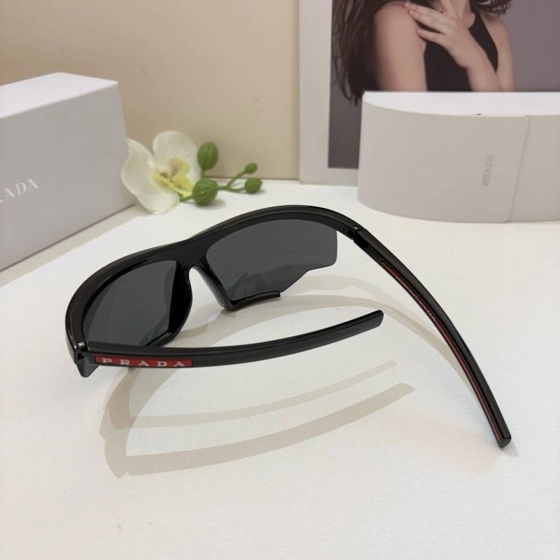 Effortless Prada Sunglasses 281854
