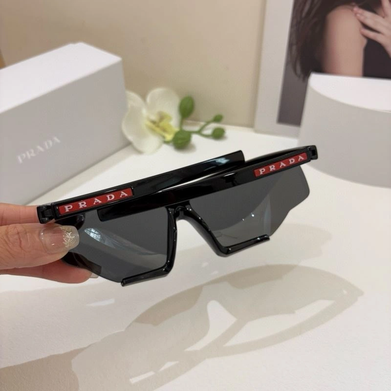 Effortless Prada Sunglasses 281854