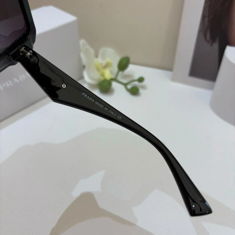 ZipUp Prada Sunglasses 281847