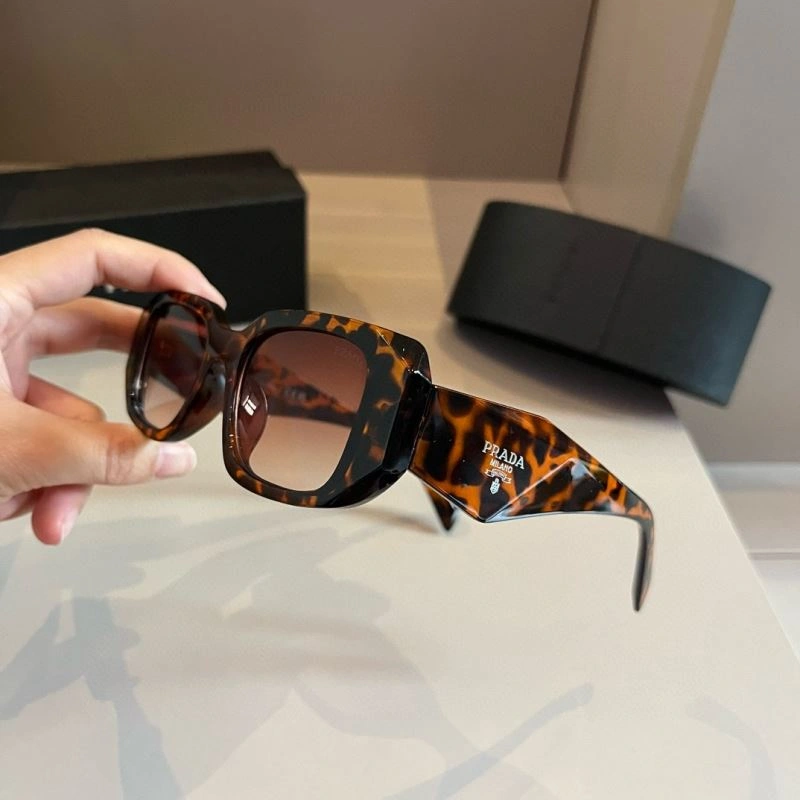 Fashionable Prada Sunglasses 282062