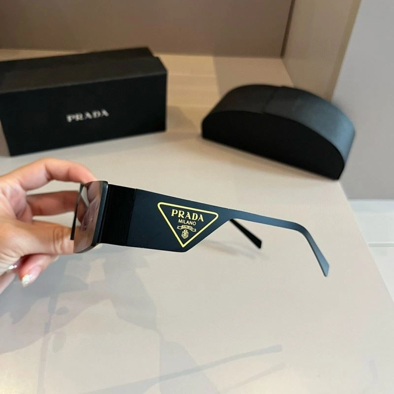 Effortless Prada Sunglasses 282059