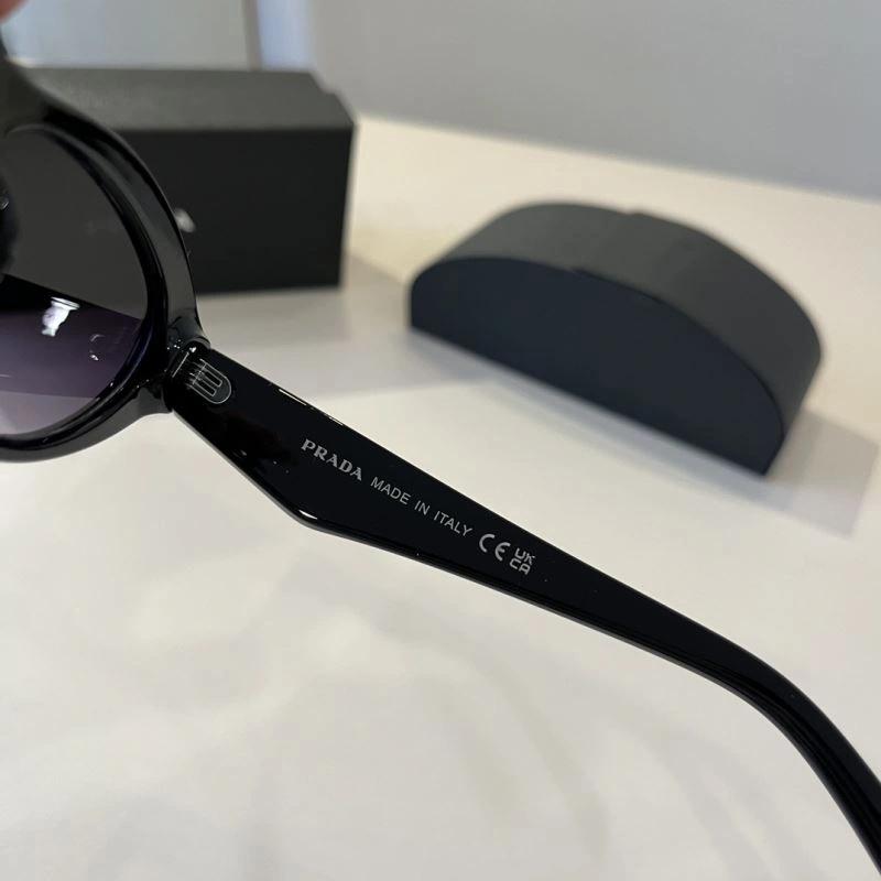 Snug Prada Sunglasses 282055