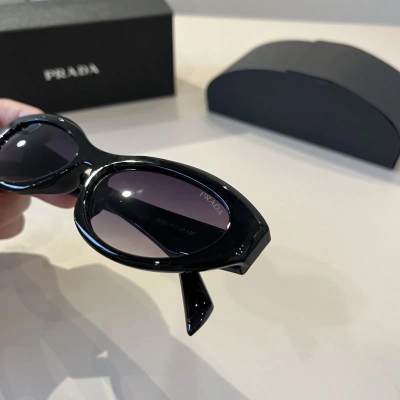 Snug Prada Sunglasses 282055
