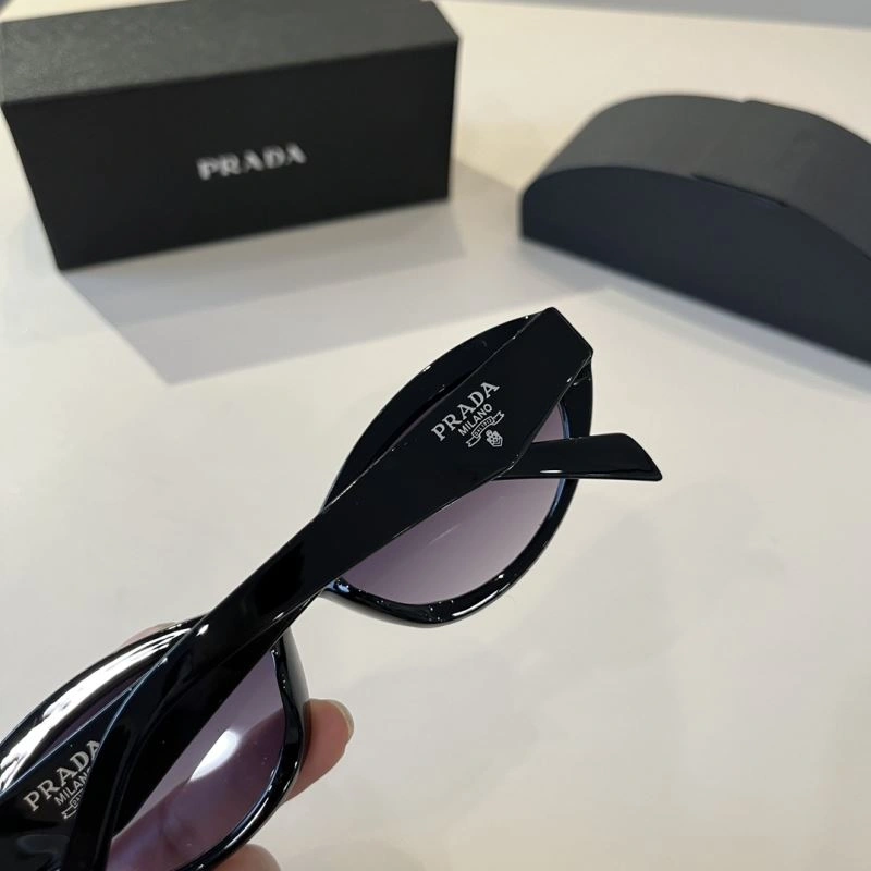 Snug Prada Sunglasses 282055