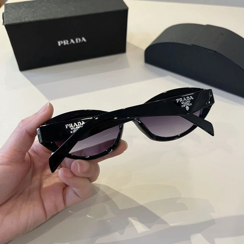 Snug Prada Sunglasses 282055