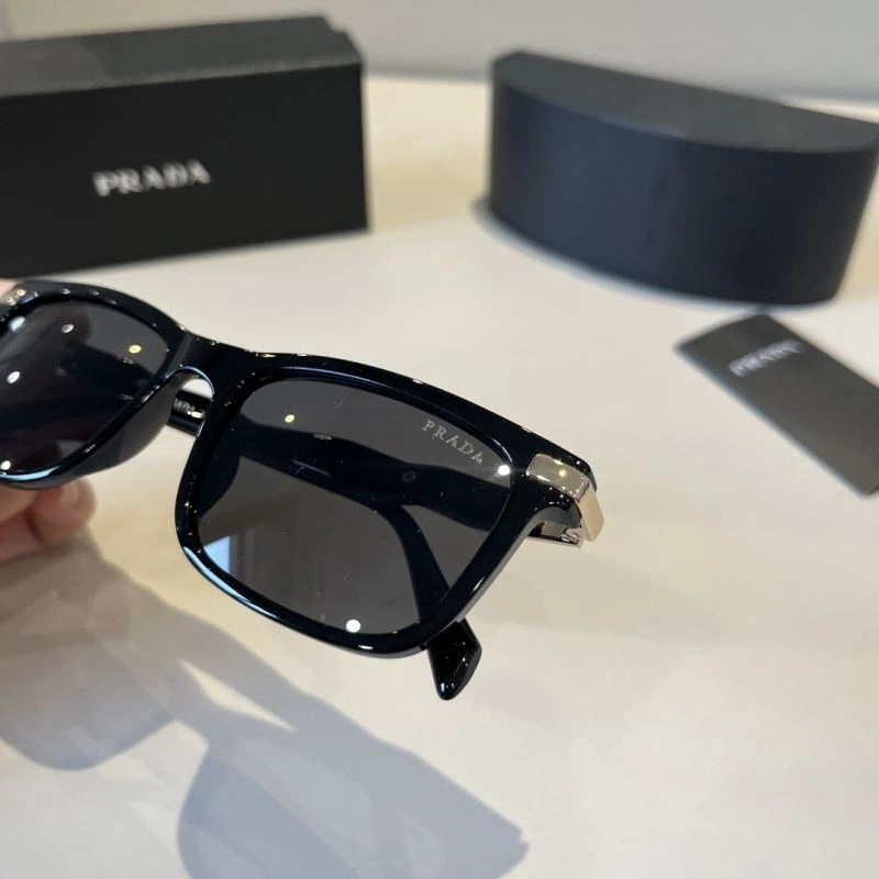Compact Prada Sunglasses 282002