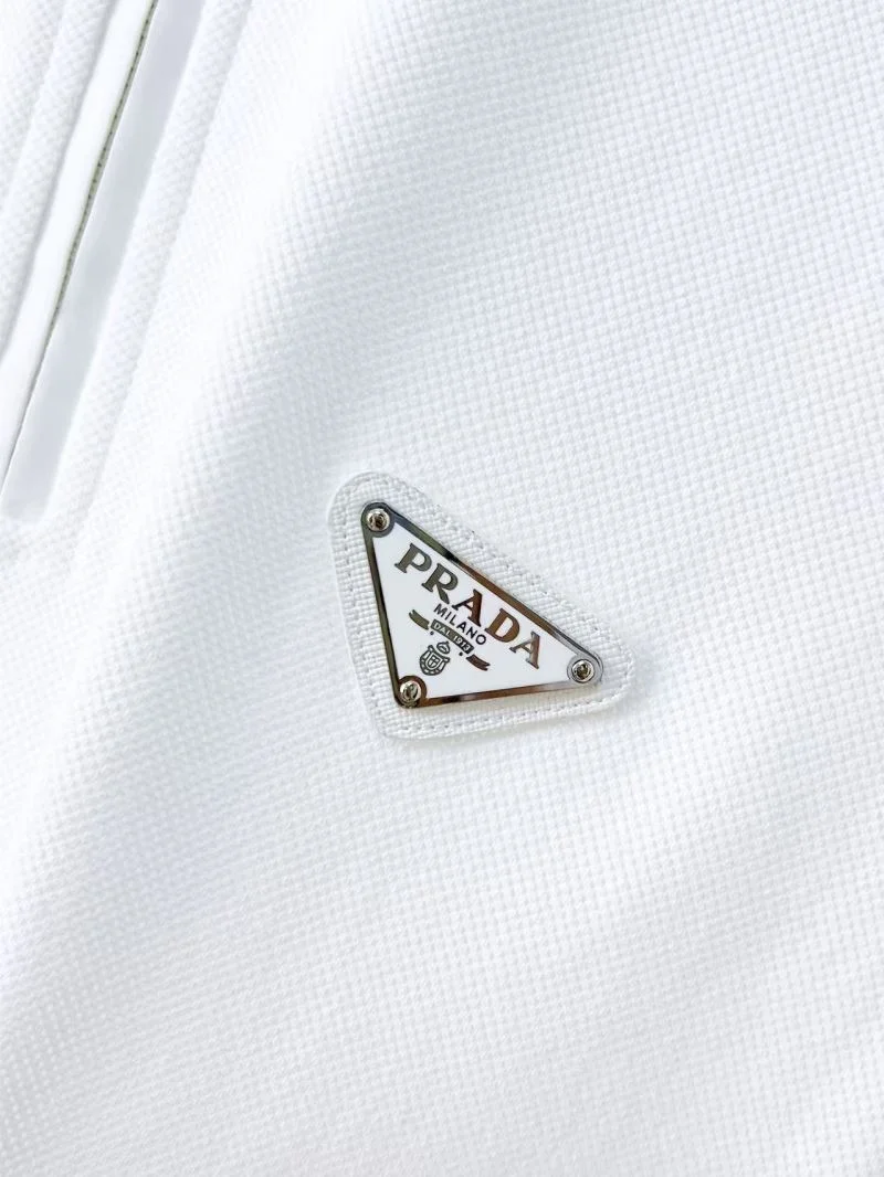 Versatile Prada T-Shirts 166753