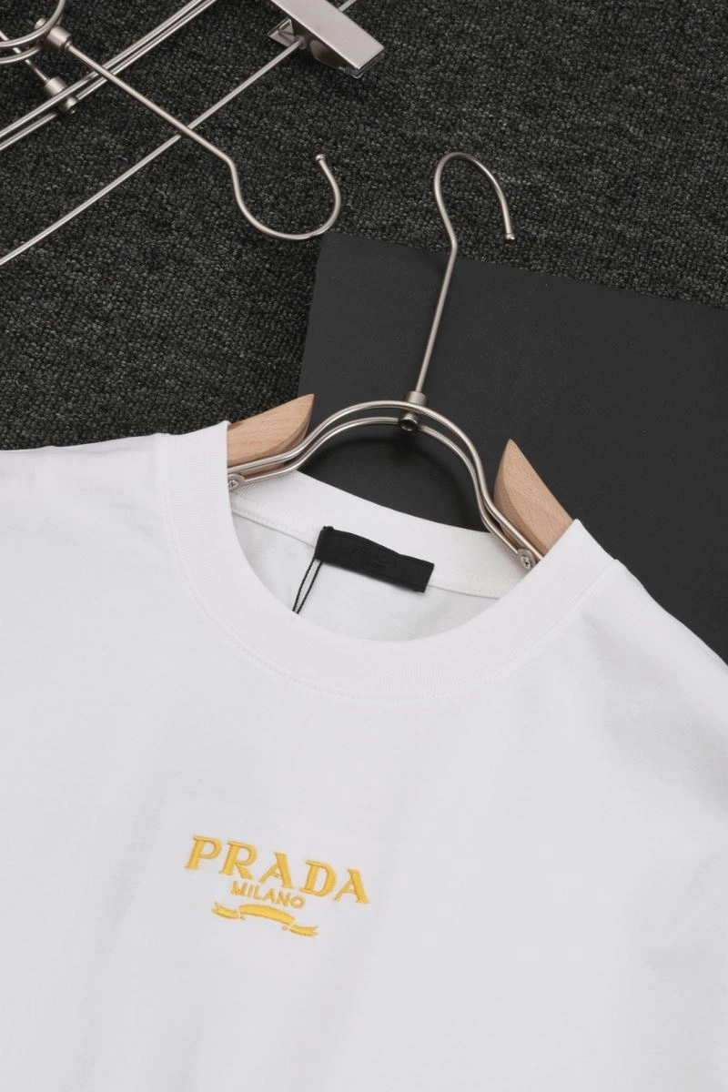 Prada T-Shirts ModernLook 171422