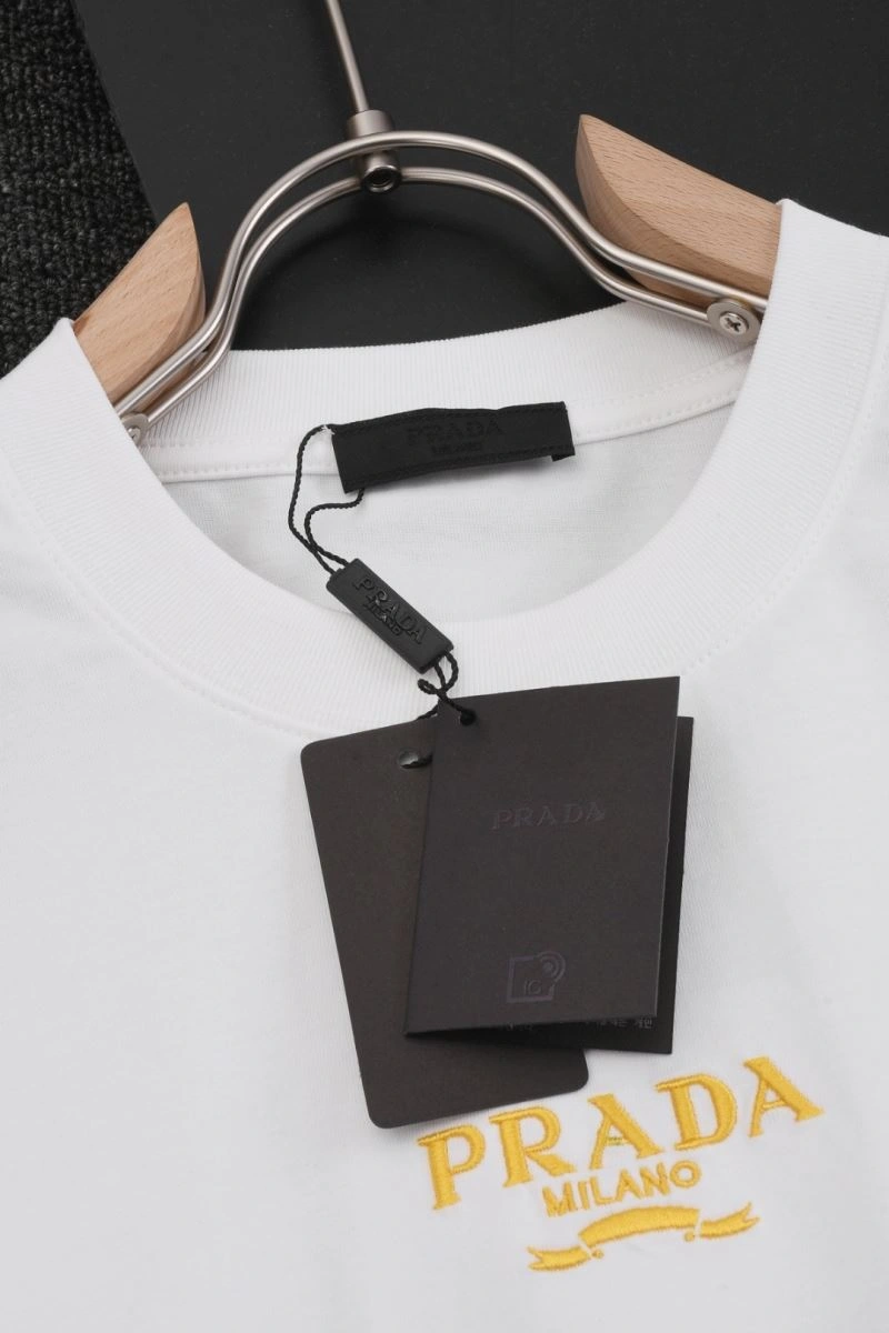Prada T-Shirts ModernLook 171422