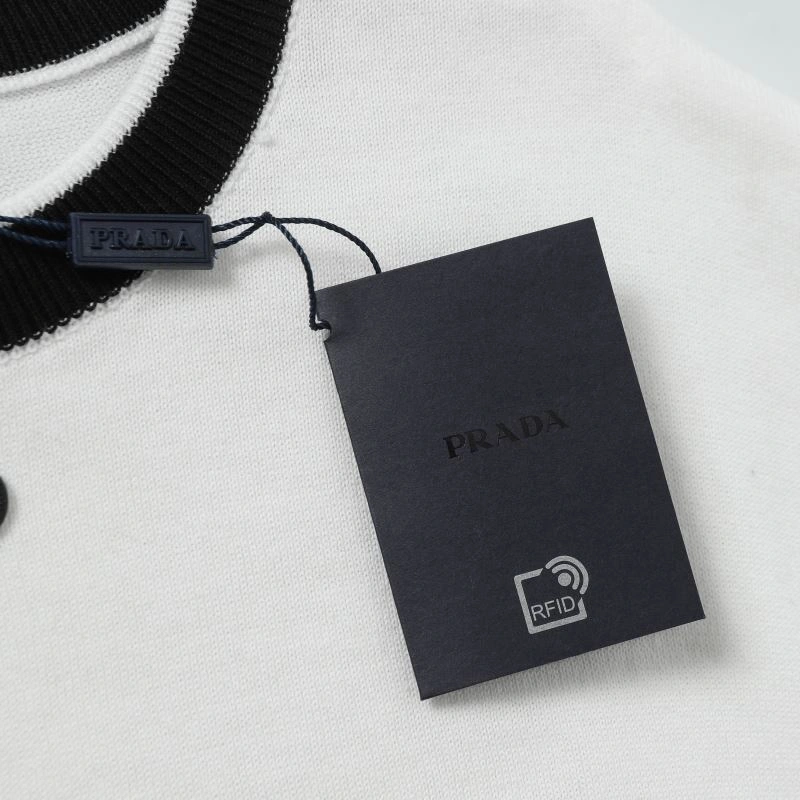 Prada T-Shirts Sleek 171804