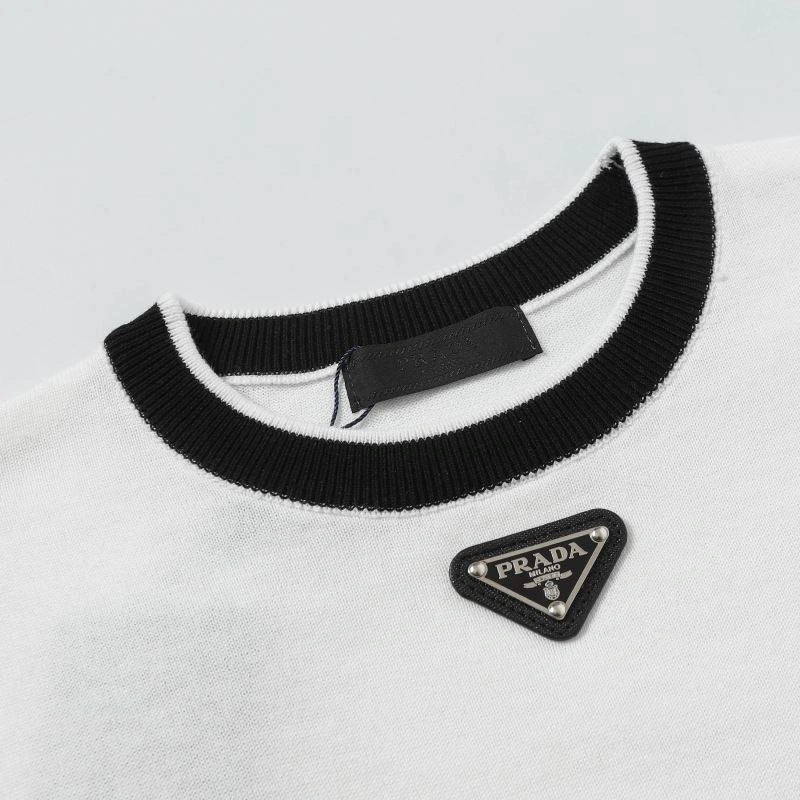 Prada T-Shirts Sleek 171804