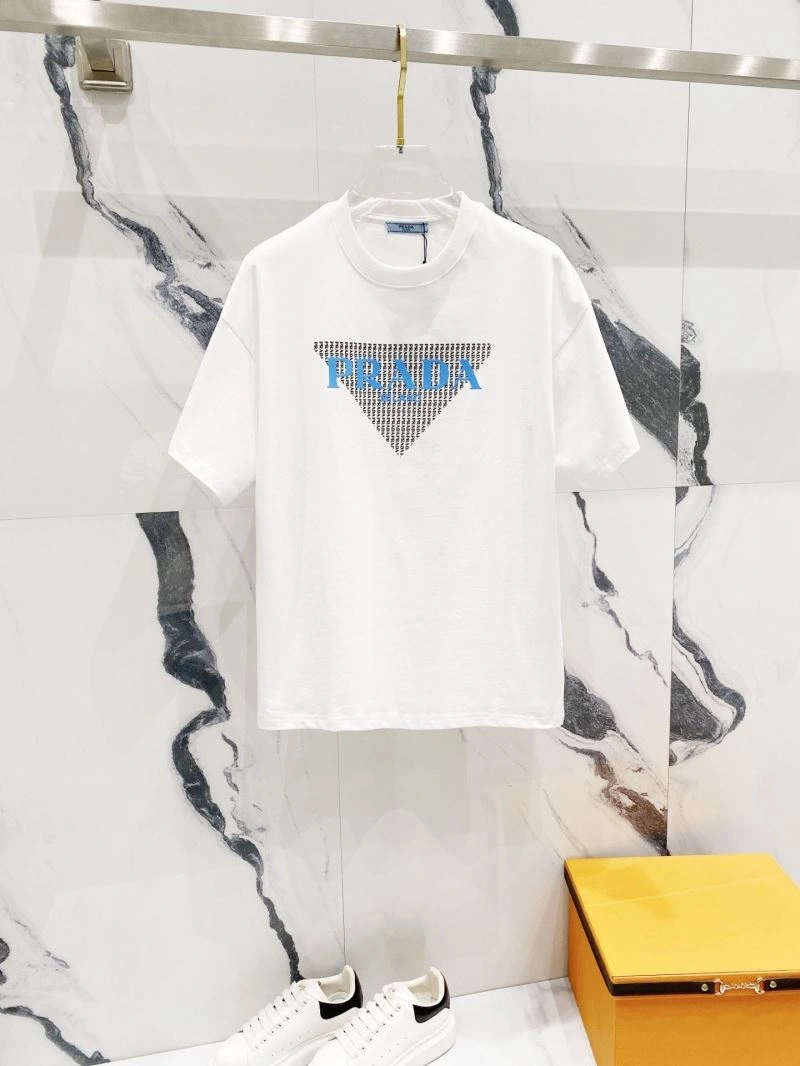 Effortless Prada T-Shirts 171829